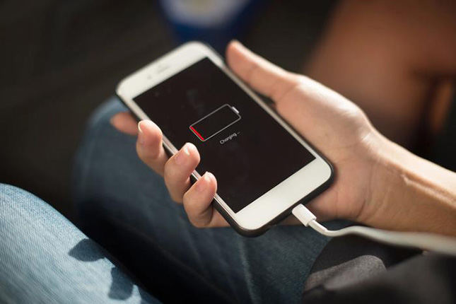 charge iphone to fix apple logo keeps coming on and off
